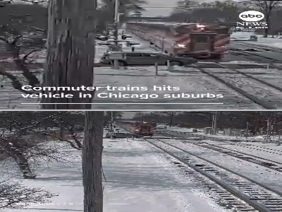 برخورد شدید قطار با خودروی شاسی‌بلند