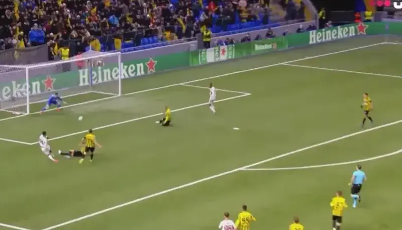 طارمی در موقعیت باورنکردنی!