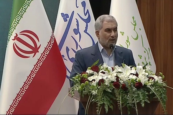 پژوهش نباید ژست روشنفکری یا تزئین عمل باشد