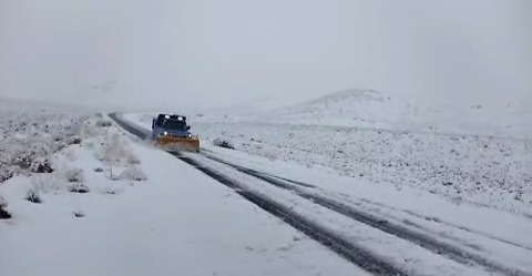 آغاز عملیات برف روبی راه‌های روستایی بخش خلجستان قم