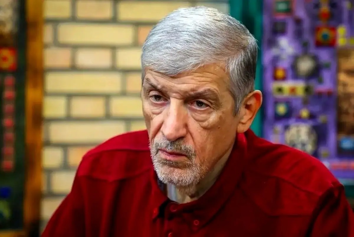 حقیقت‌پور: تندروهای اصلاح‌طلب و اصولگرا به دولت حمله می‌کنند