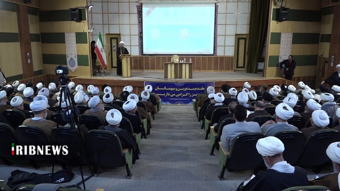 امام جماعت محور حل مسائل محله باشد