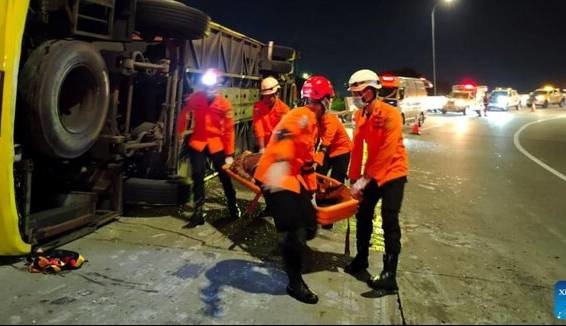 تصادف اتوبوس در اندونزی با ۳۴ کشته و زخمی