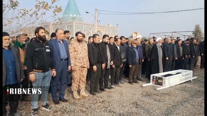 تشییع پیکر مادر و خواهر شهیدان نمک شناس در قم