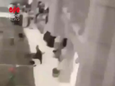 لحظه پریدن فردی از طبقه بالای مسجدالحرام!
