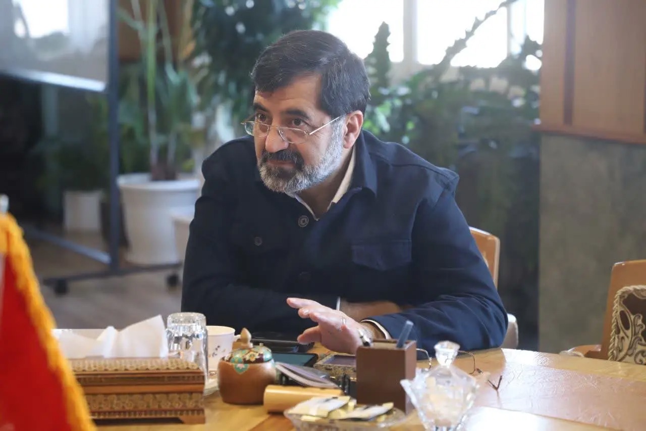 ترویج فرهنگ ایثار و مقاومت با زبان هنر و متناسب با نسل‌های مختلف انجام شود