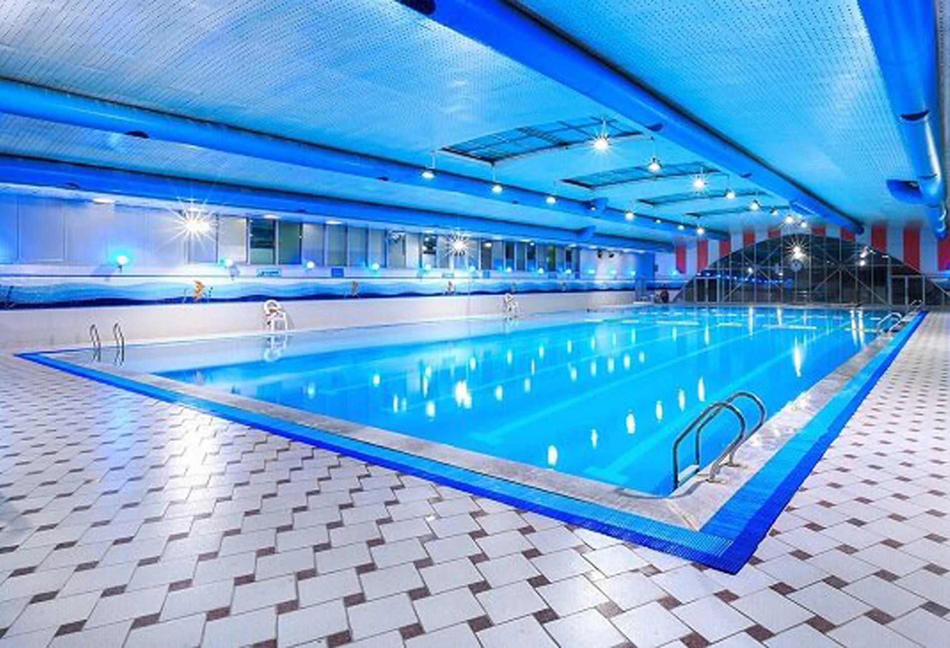 معرفی برترین شناگران دختر قمی