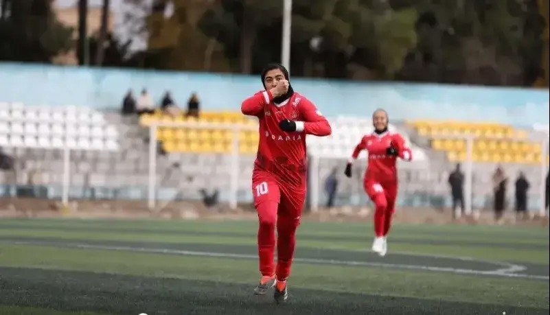 مهاجم پرسپولیس دو جلسه محروم شد