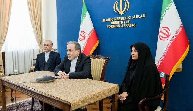 گفتگوی تلفنی عراقچی با کارکنان سفارت ایران در ونزوئلا