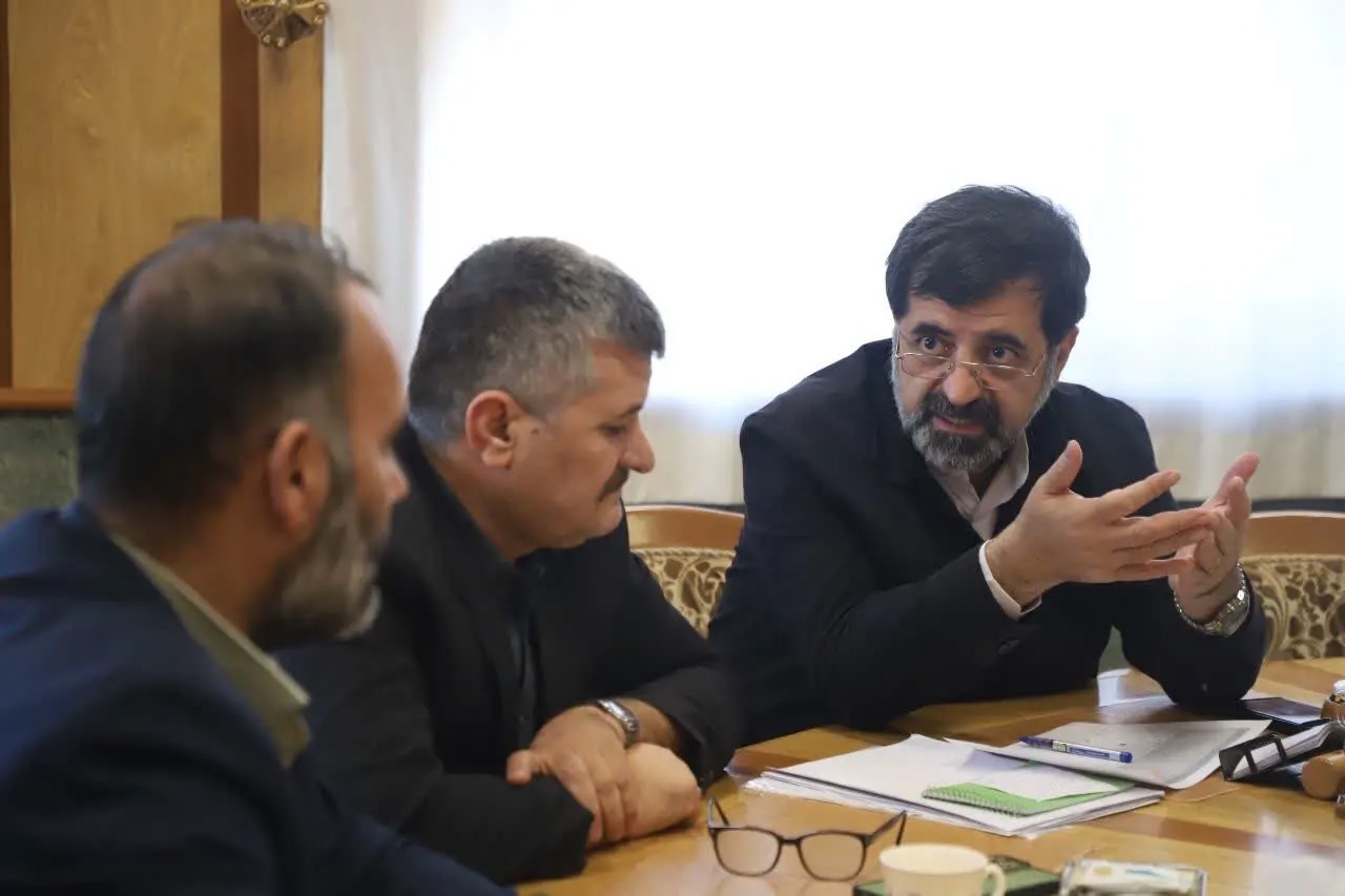 جلسه بررسی ساماندهی پرورش «شتر» در استان قم و نقش آن در مدیریت گردو غبار