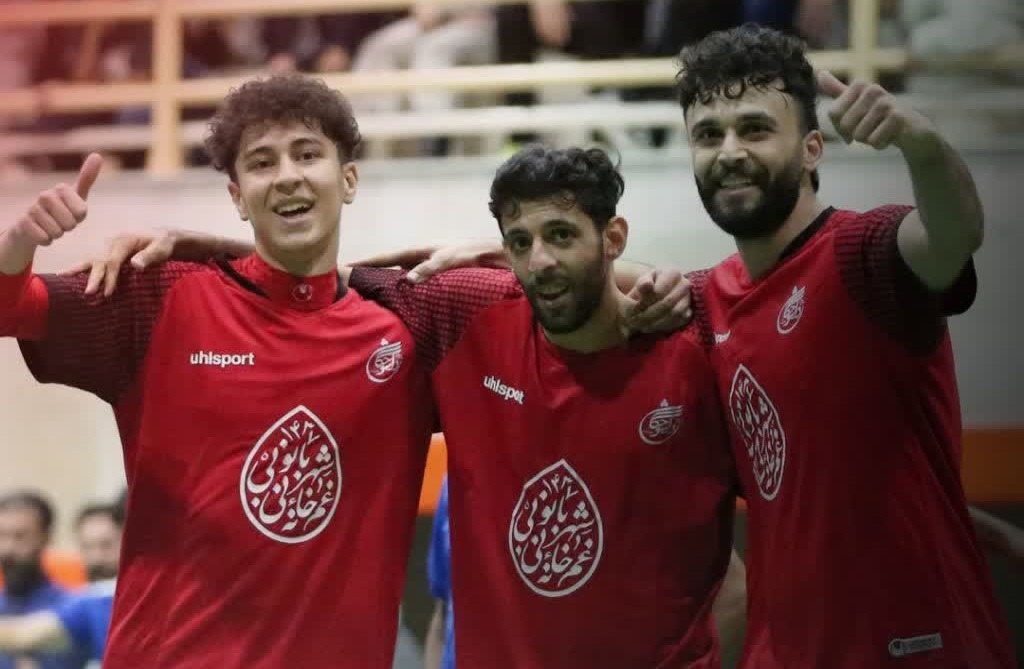 صدرنشینی قاطع دلسوختگان قم در شب میلاد