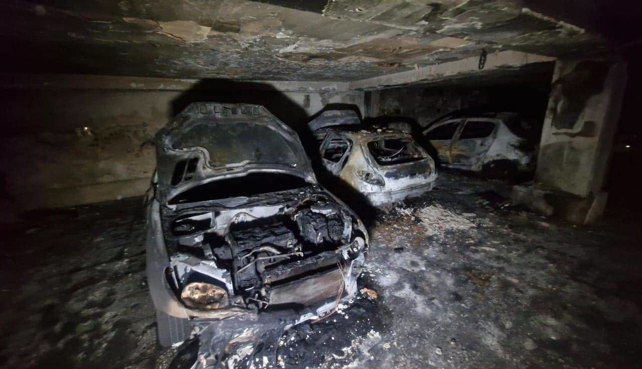 آتش‌سوزی ساختمان مسکونی در تهران؛ ۸ خودرو در آتش سوخت