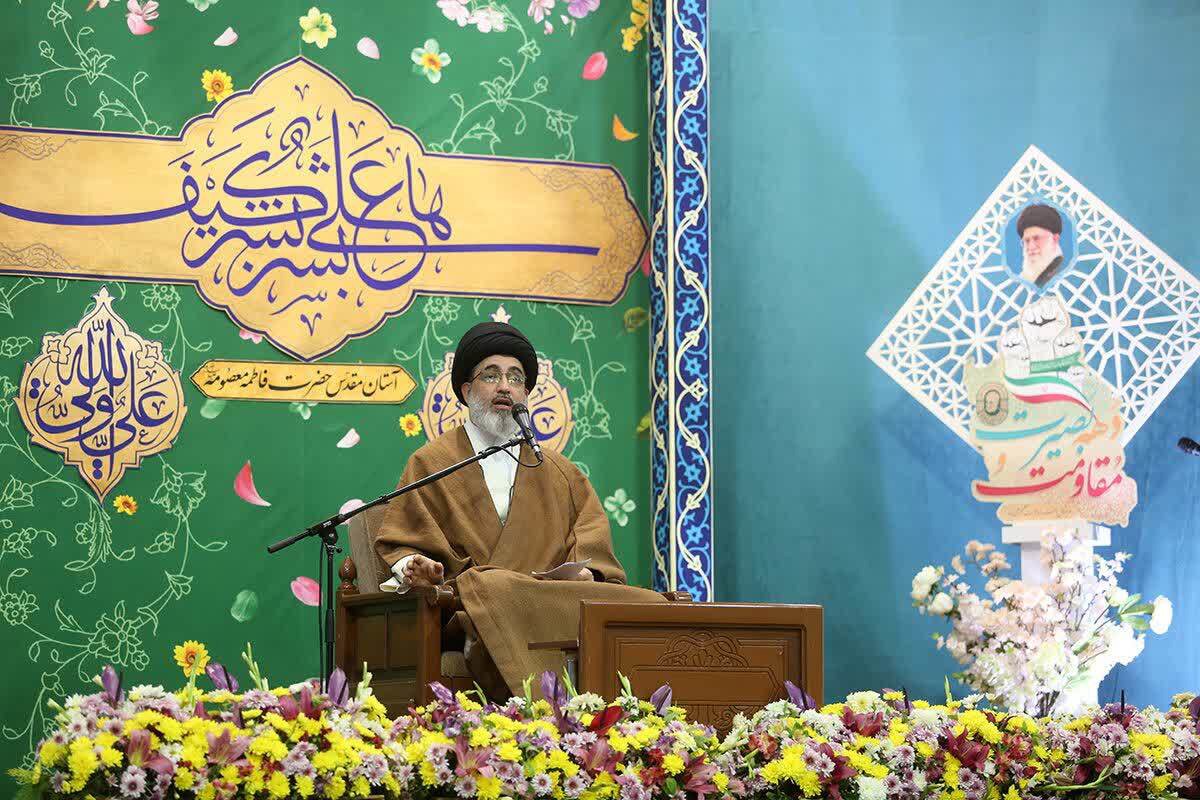 برپایی جشن میلاد امام علی (ع) در جای جای شهر قم