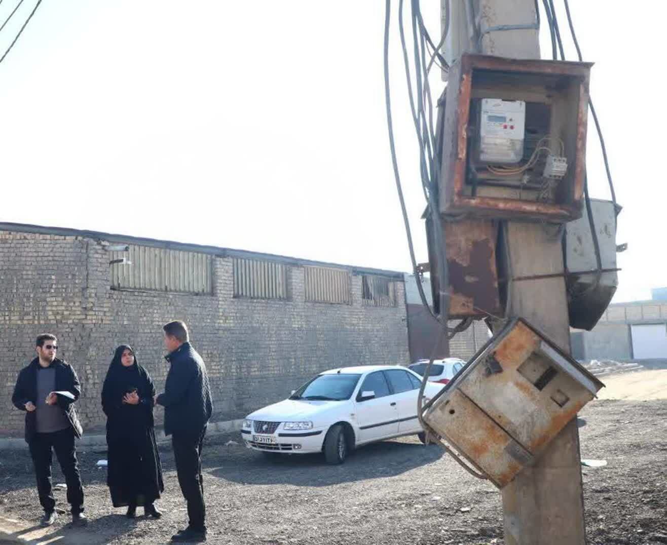 بازدید تیم بازرسی استانداری از وضع انشعابات غیرمجاز برق قم