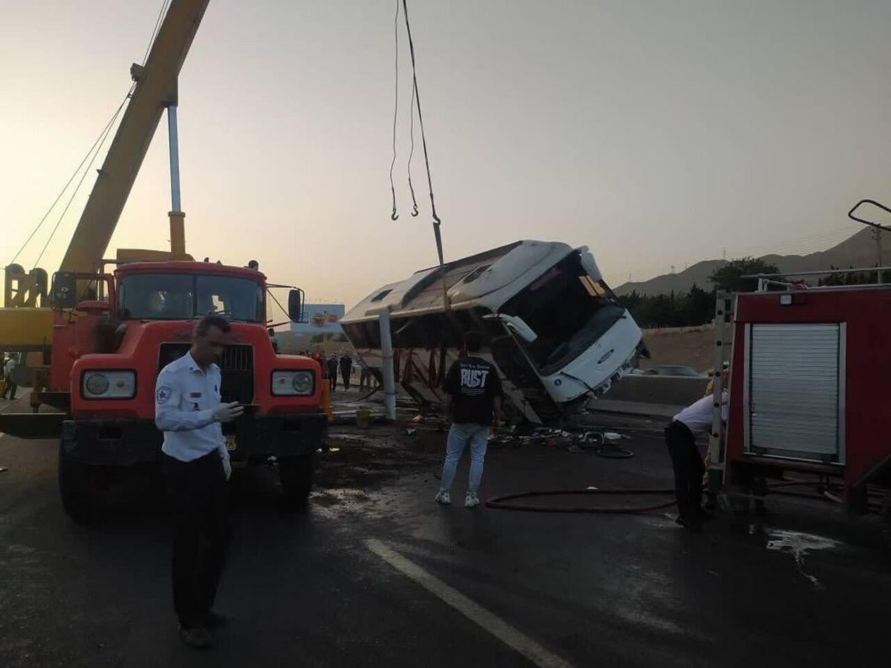 تصادف اتوبوس مسافربری در بزرگراه ارتش تهران با ۳۸ مصدوم