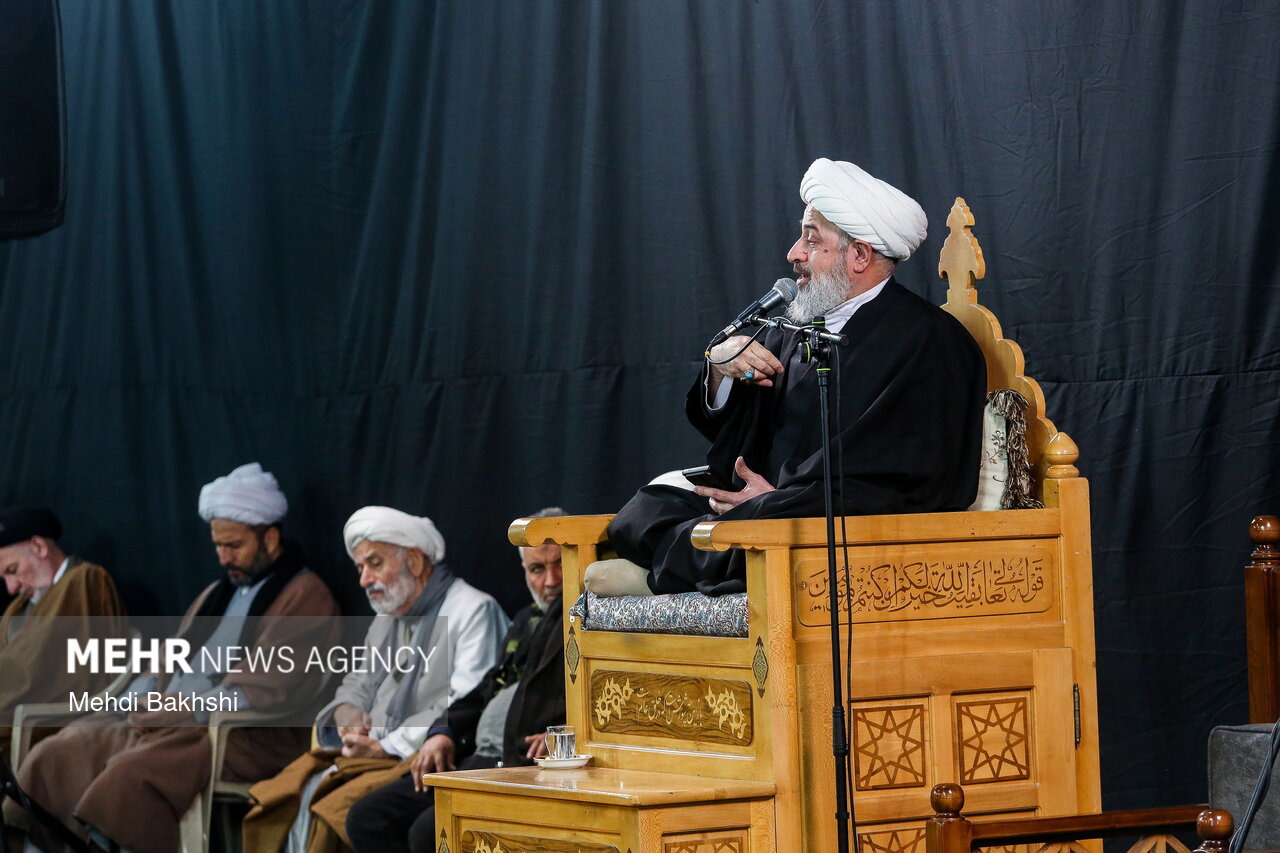 آیت الله سید هادی سیستانی مجتهدی مسلم و عالمی زاهد بود