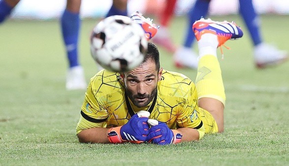 دروازه‌بان استقلال محروم شد