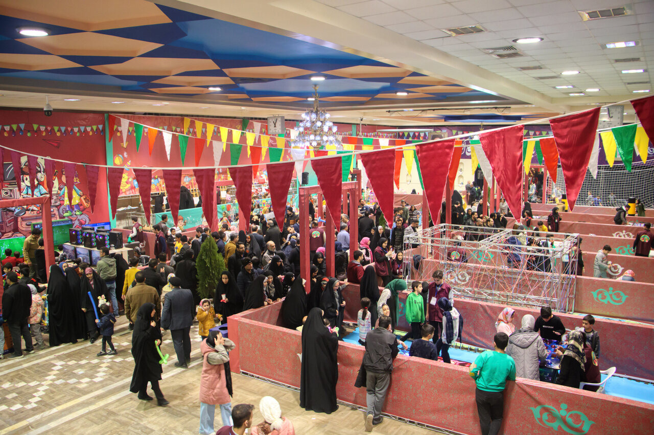 اجرای نورافشانی در ۵۰ نقطه‌ از شهر قم در شب ۲۲ بهمن