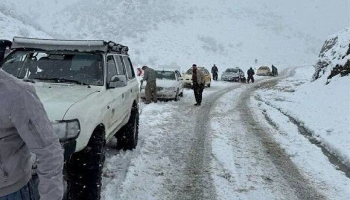 بارش برف و باران در جاده‌های ۱۶ استان کشور