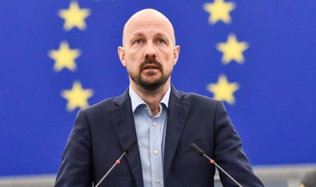 انتقاد عضو پارلمان اروپا از تهدیدات ترامپ علیه ایران