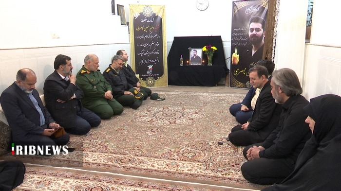 دیدار استاندار قم با خانواده دو شهید حوادث تروریستی اخیر