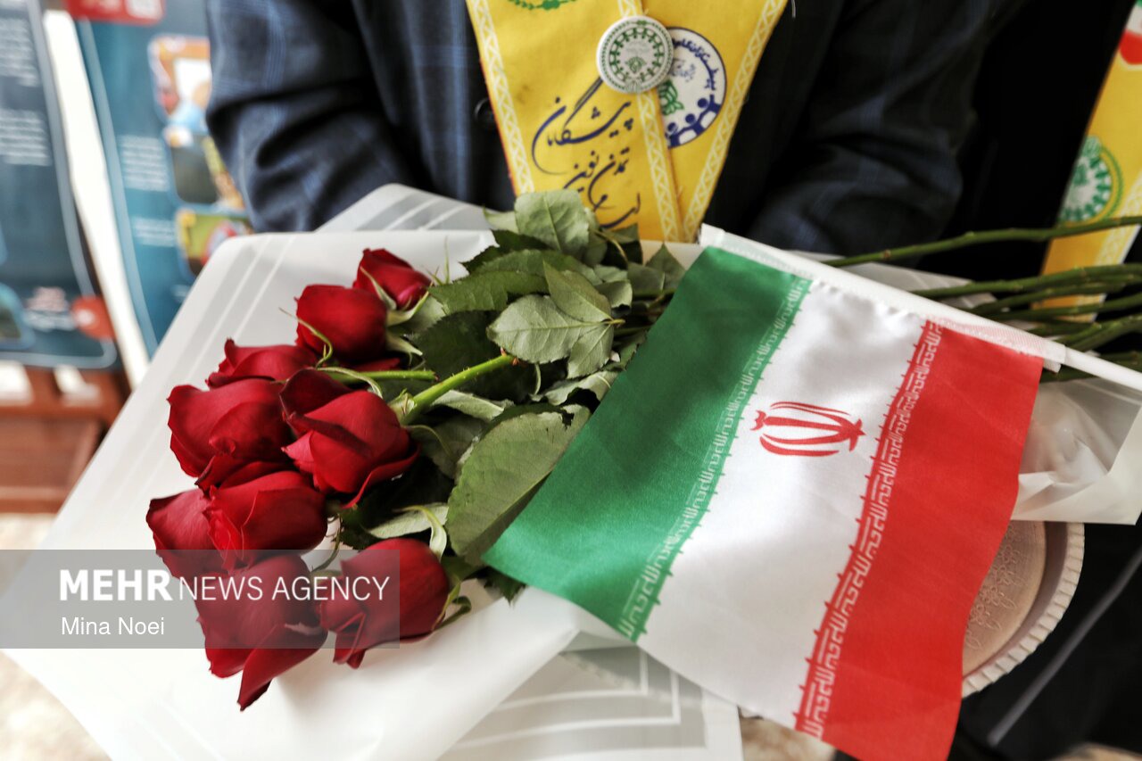 آیین نواختن زنگ گلبانگ انقلاب در مدارس قم