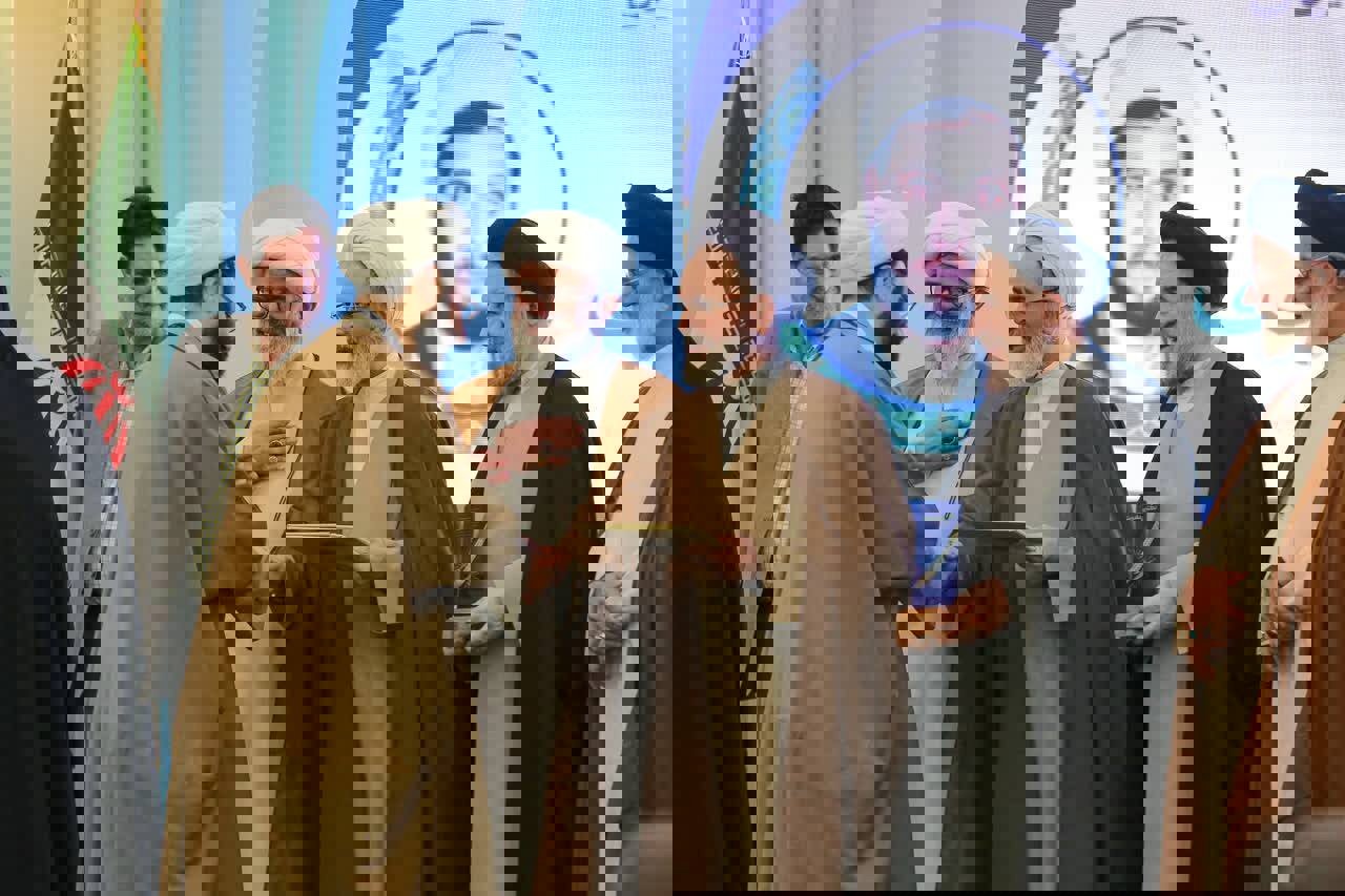 مهدی یاوران سال در همایش دکترین مهدویت تجلیل شدند