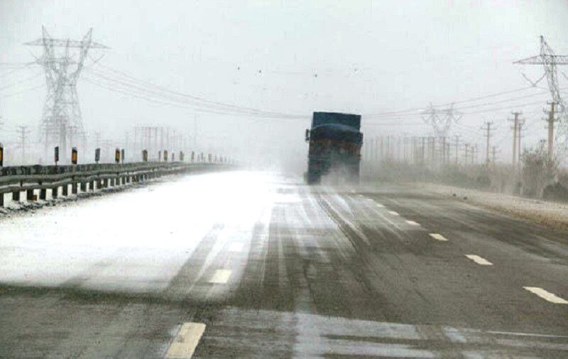 ترافیک سنگین در ۵ محور اصلی کشور و لغزندگی جاده‌ها در ۲۲ استان