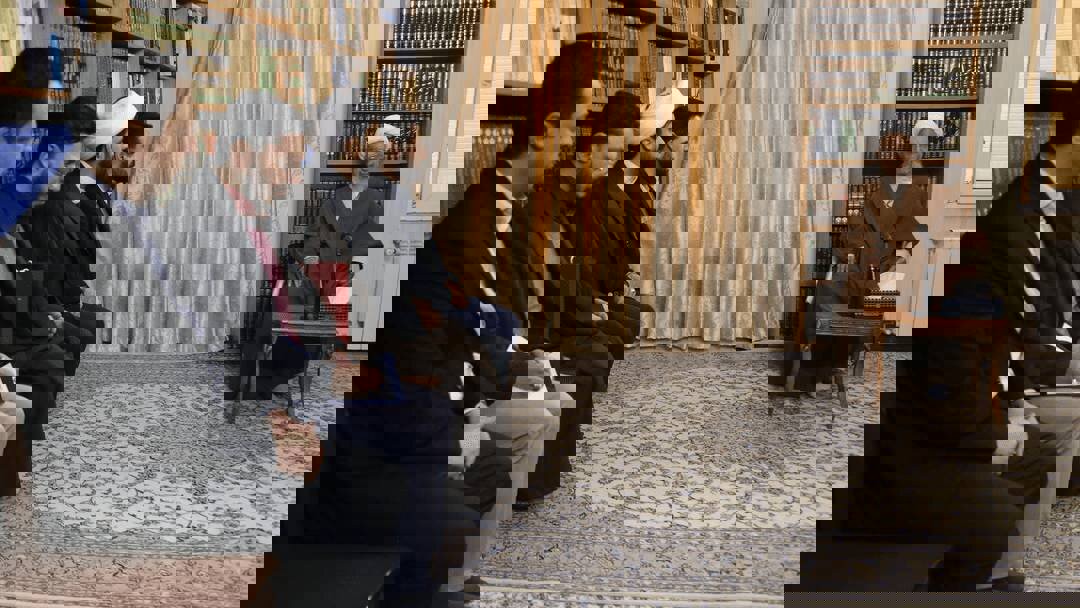 آیت‌الله مکارم شیرازی:فضای مجازی عامل فریب جوانان در حوادث اخیر بود