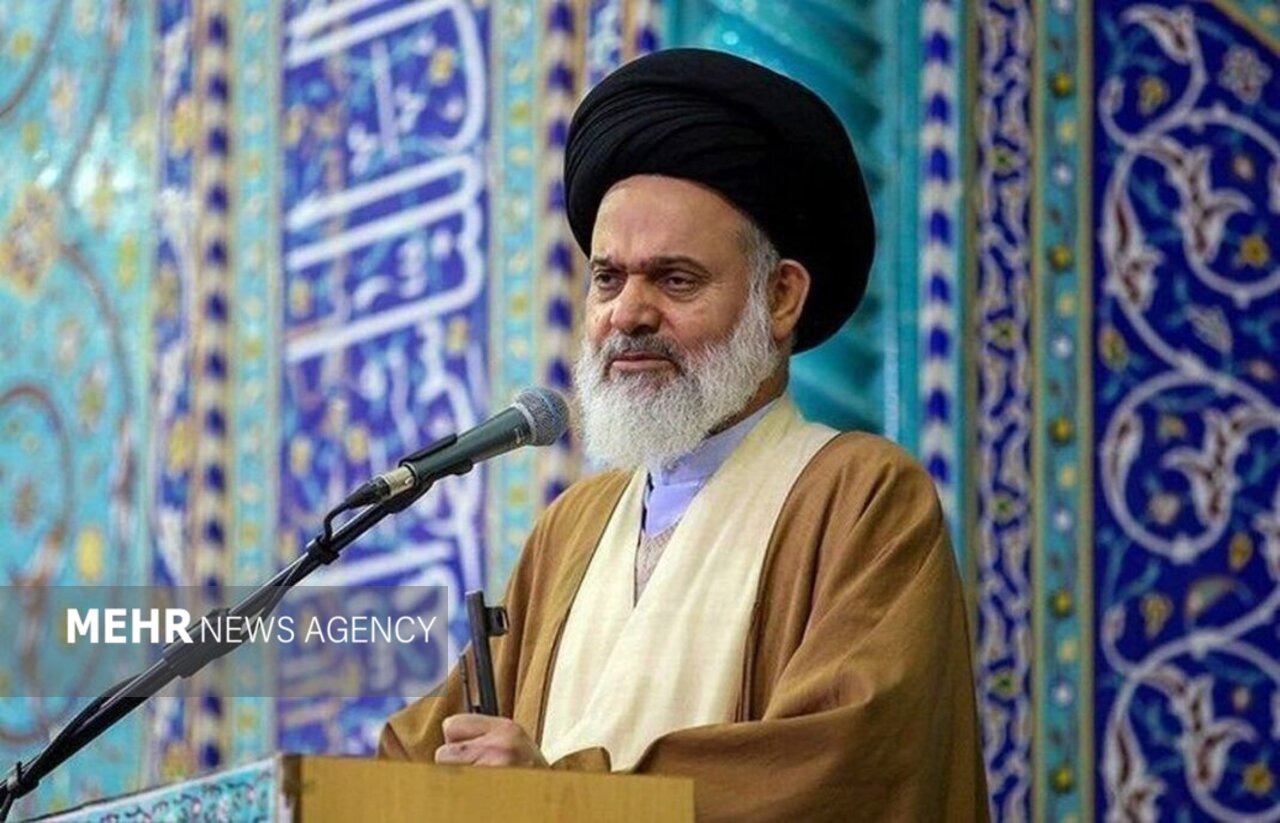 انقلاب اسلامی با فضاسازی‌ها و فشارهای مقطعی دچار تزلزل نخواهد شد
