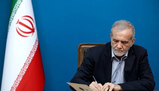 تبریک پزشکیان به تیم‌های ملی کشتی فرنگی و آزاد ایران