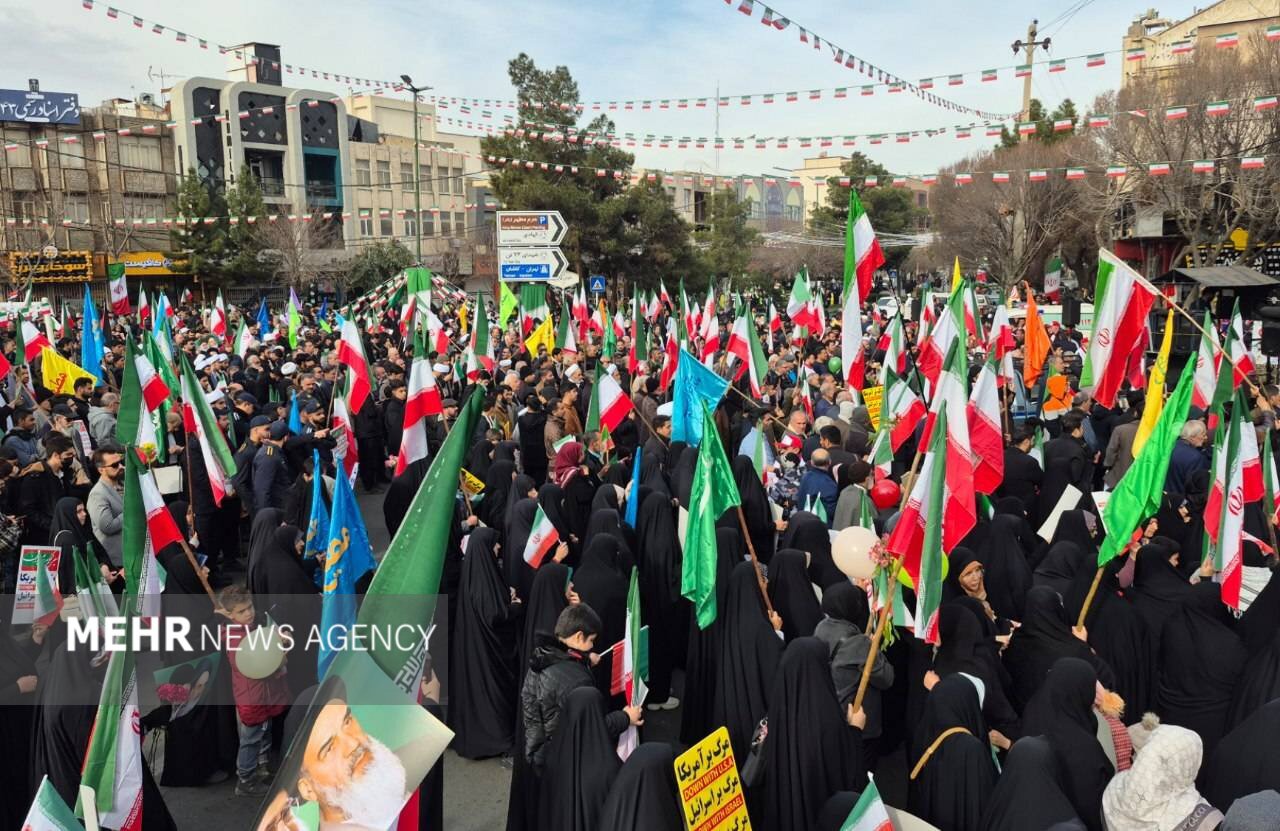 قیام باشکوه قمی‌ها در چهل‌وهفتمین سالگرد پیروزی انقلاب اسلامی