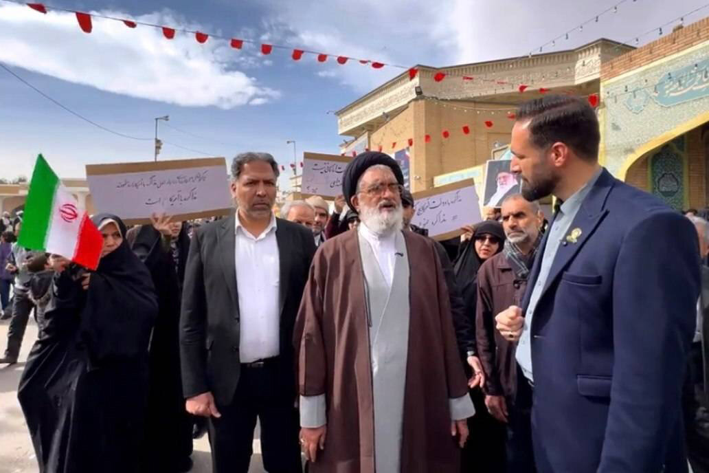 امام جمعه قم:ملت ایران پیام استقامت ووحدت خود را به جهانیان مخابره کرد