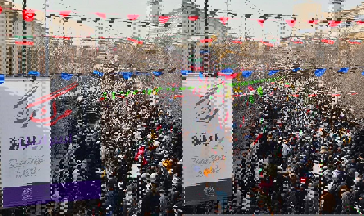 جلوه هایی از حضور باشکوه مردم قم در راهپیمایی یوم الله ۲۲ بهمن