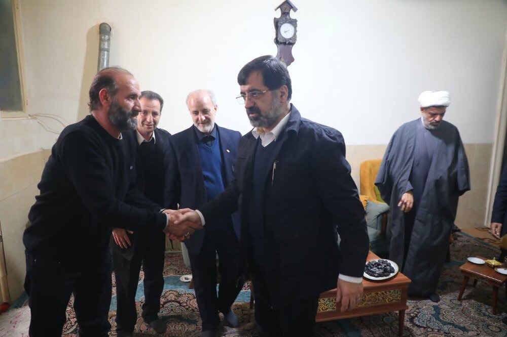 استاندار قم با خانواده شهید «محمد نوری» دیدار کرد