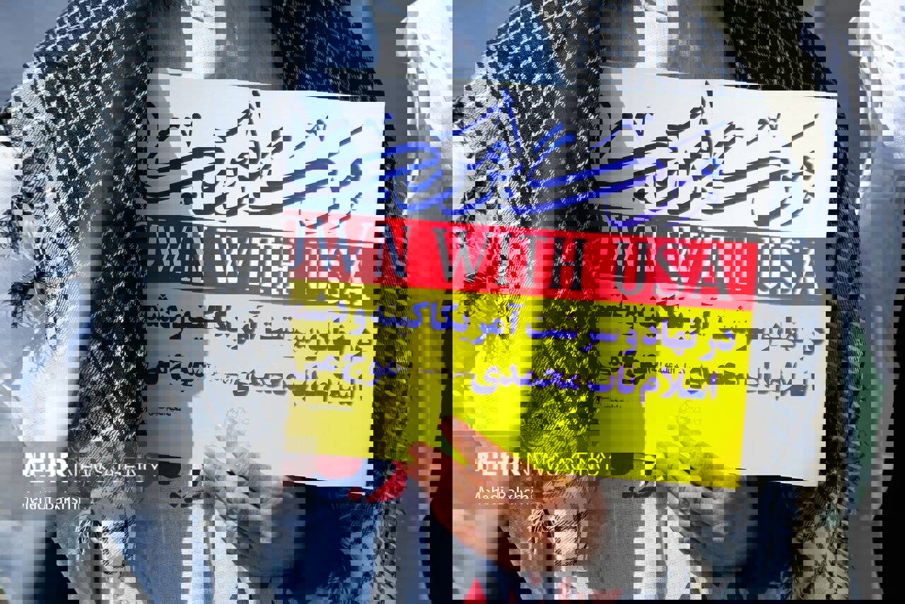 تجمع طلاب اردو زبان جامعه المصطفی قم در دفاع از رهبر انقلاب