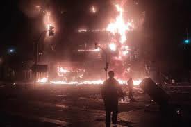 در میان آتش اغتشاش‌گران