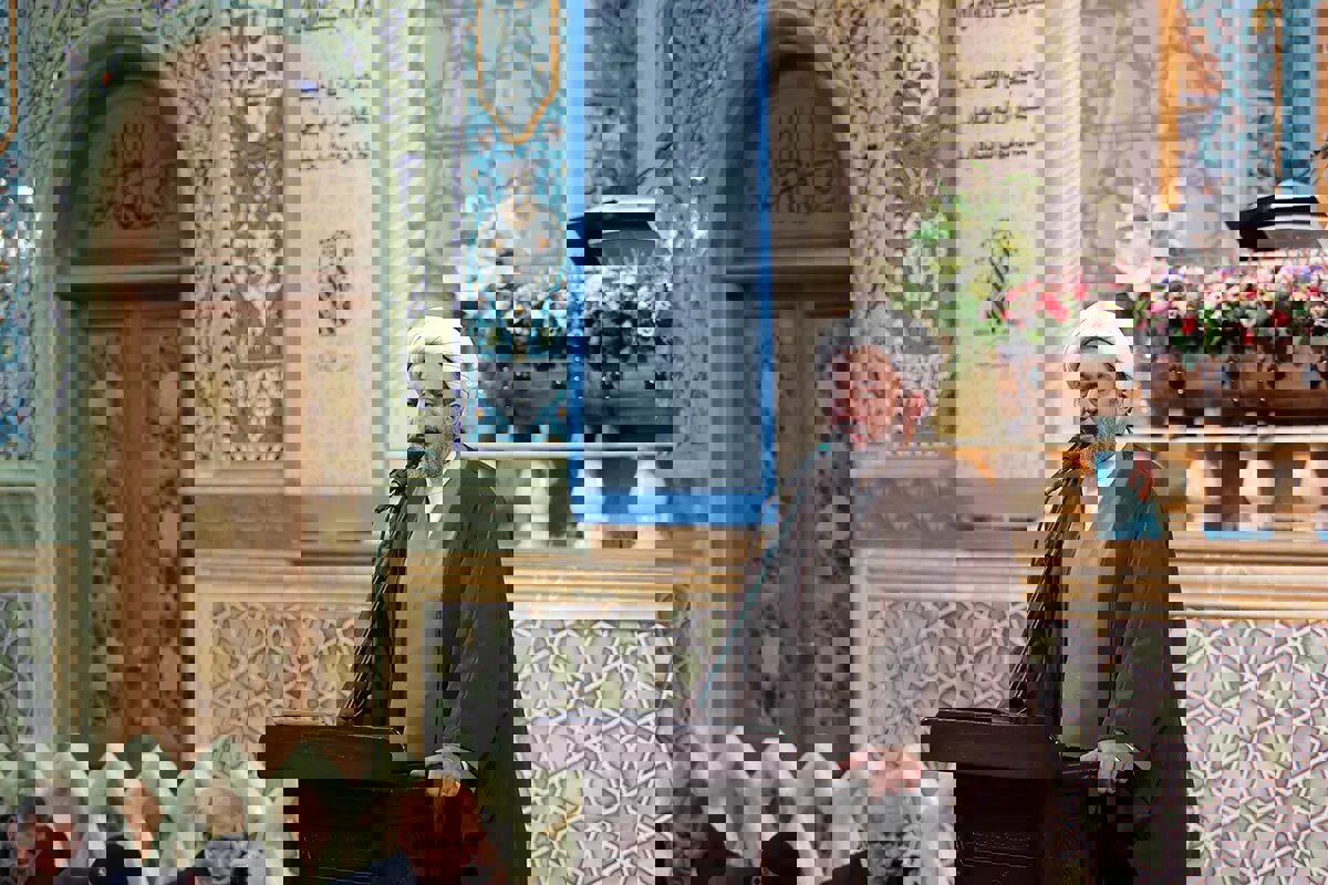 ایستادگی مومنان در مسیر حق؛ آموزه‌هایی از آیه روز زندگی با آیه‌ها