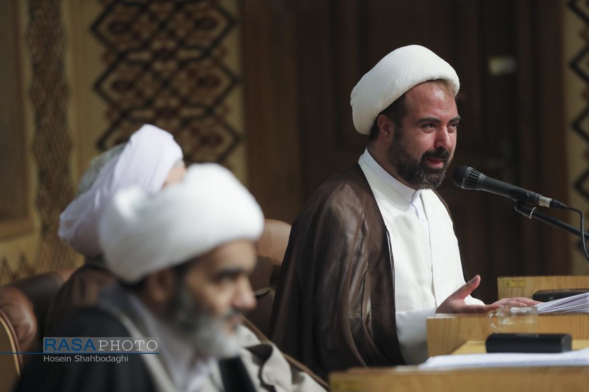 تواضع و اشراف جامع بر مسائل کشور از جمله ویژگی‌های بارز رهبر معظم انقلاب است