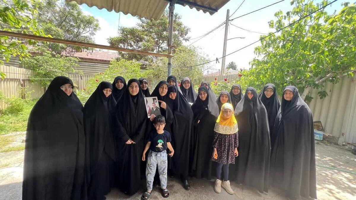 تجلیل مدرسه صادقیه تبریز از خانواده شهید وحید محمدزاده