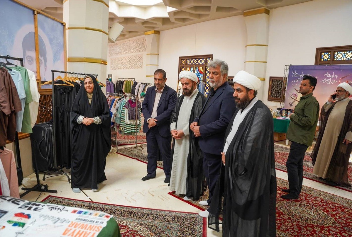 بازدید تولیت آستان مقدس شاهچراغ از نمایشگاه پوشاک ایرانی اسلامی