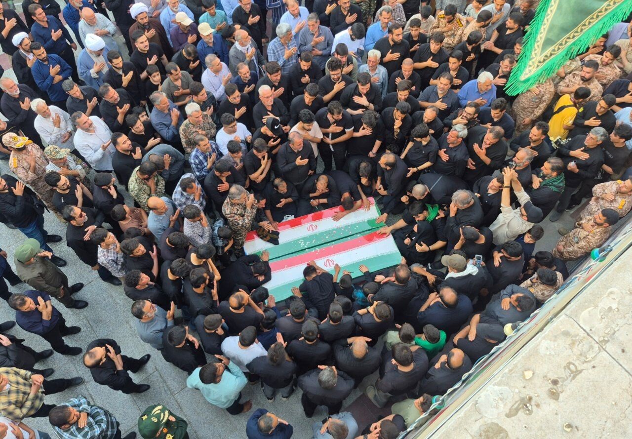 پیکر دو شهید جنگ رمضان در قم تشییع شد