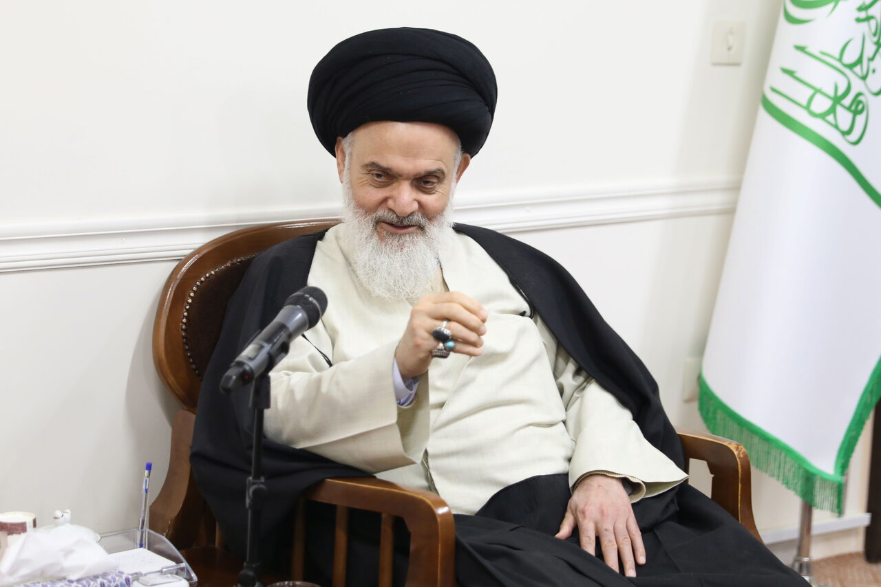 آیت‌الله حسینی بوشهری: بار گرانی باید از دوش مردم برداشته شود