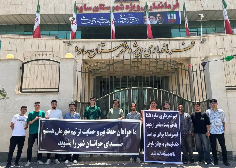 تجمع بازیکنان تیم لیگ برتری مقابل فرمانداری