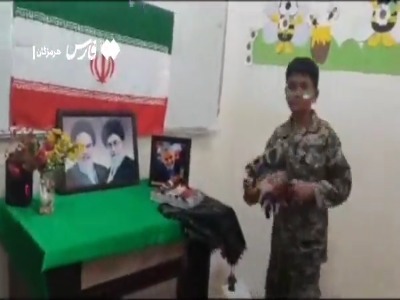 فیلم دیده‌نشده از سلام نظامی شهدای دانش‌آموز میناب به رهبر شهید