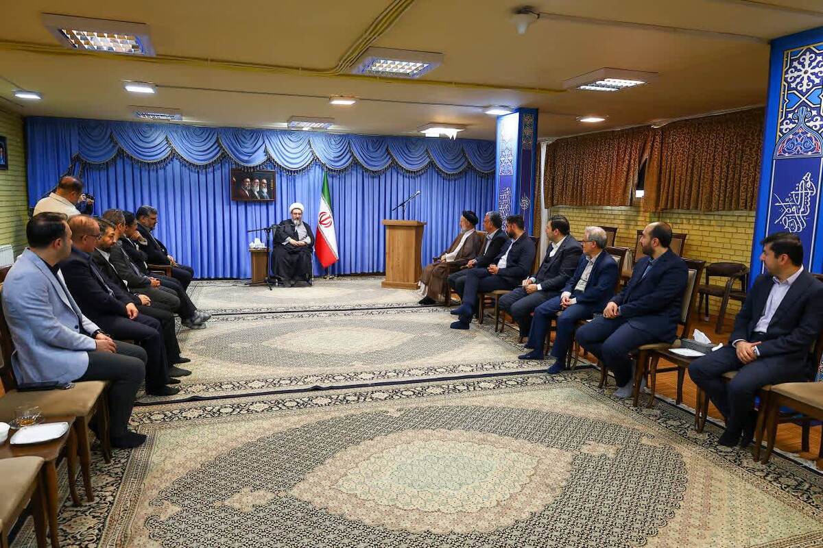 نخبگان و صاحبان تریبون باید پرچمدار وحدت و آرامش اجتماعی باشند