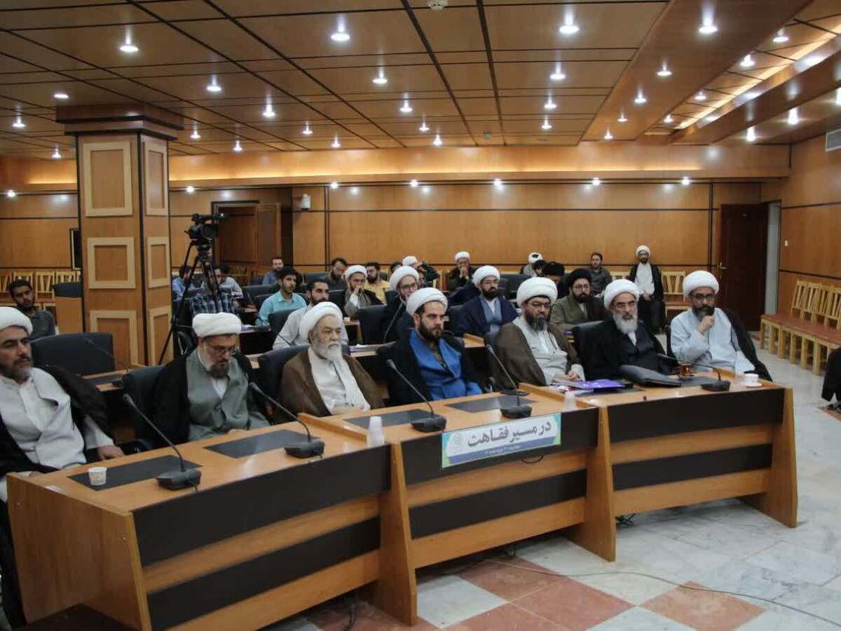 حل معضلات جامعه و‌ نظام اسلامی را به صورت جدی دنبال می کنیم