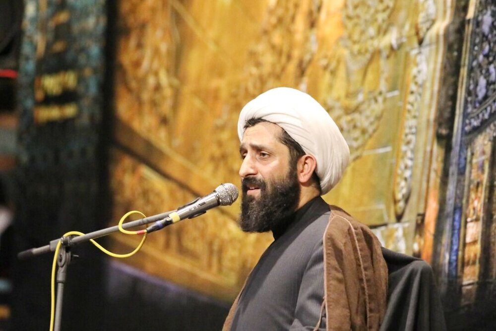 مکتب عاشورا نسخه ایستادگی در برابر سلطه است