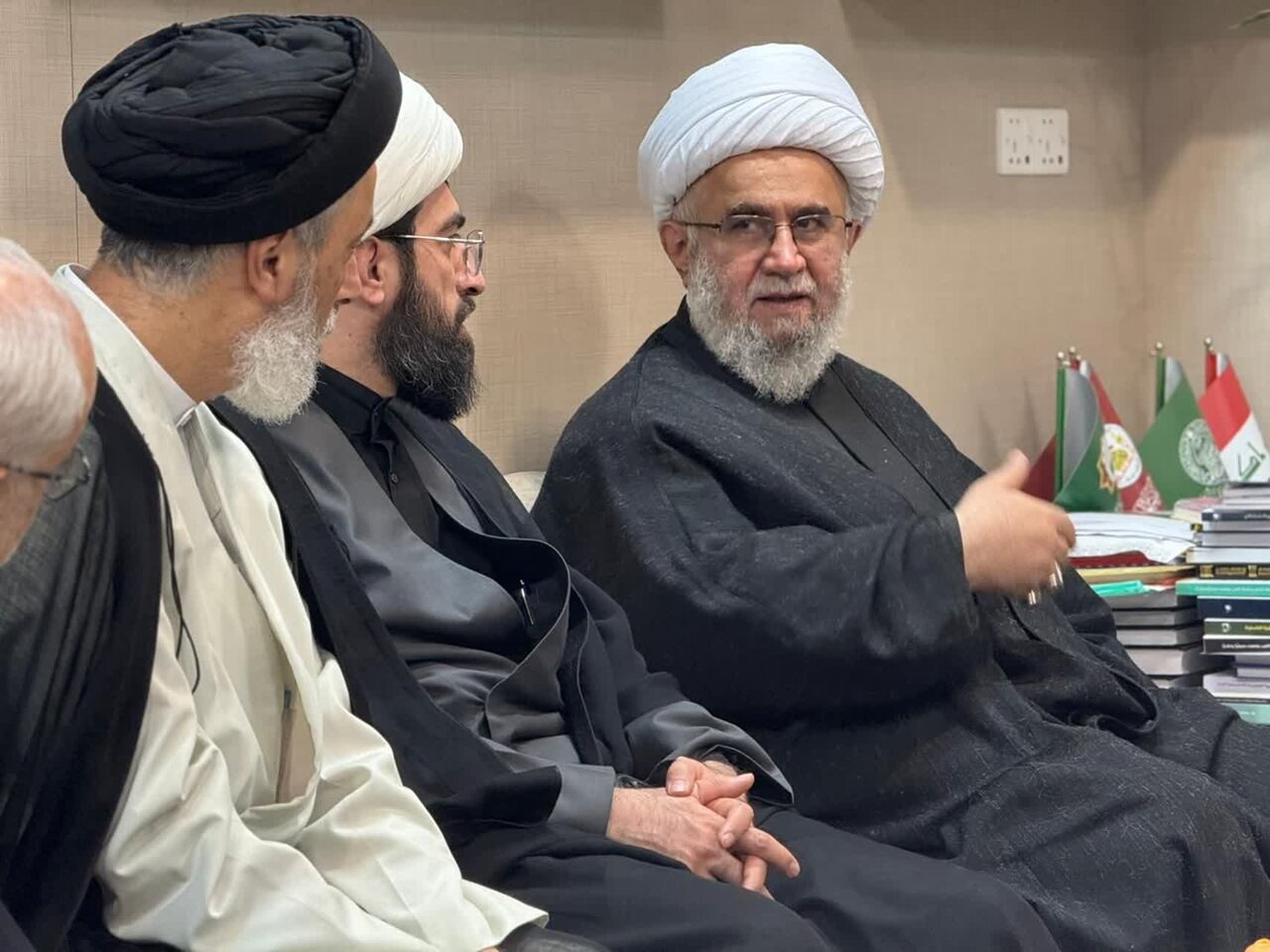 «فُرْسانُ الْهَیْجاء» روایتی عالمانه و تحقیقی از حماسه‌سازان عاشورا