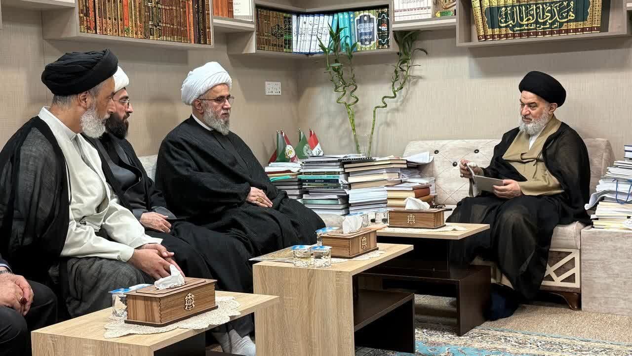 دیدار آیت‌الله رمضانی با تولیت عتبه عباسی/ تأکید بر همکاری برای ترویج مکتب اهل‌بیت(ع)